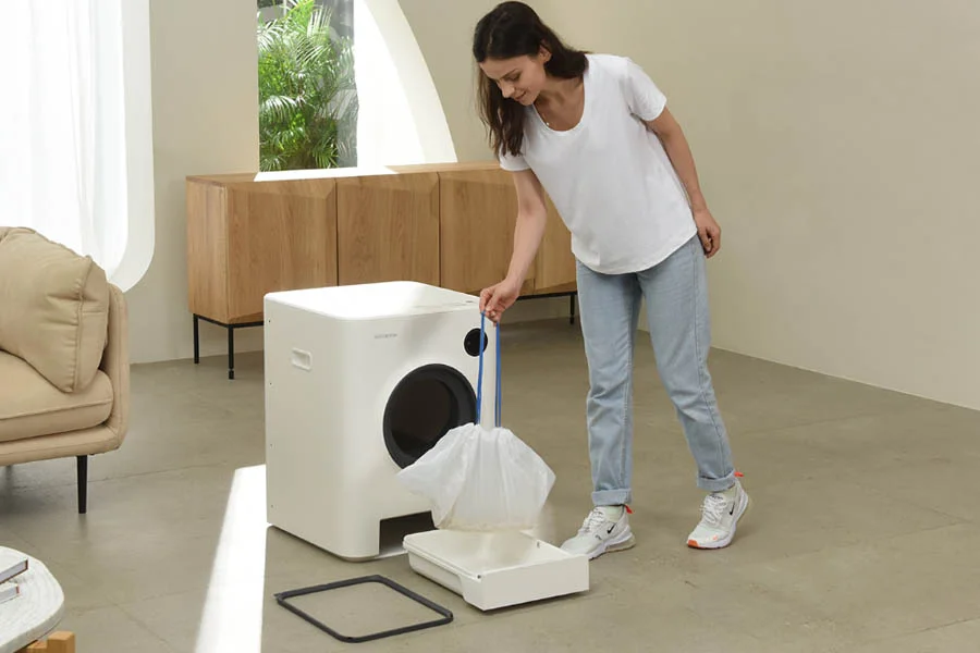 self scooping cat litter box